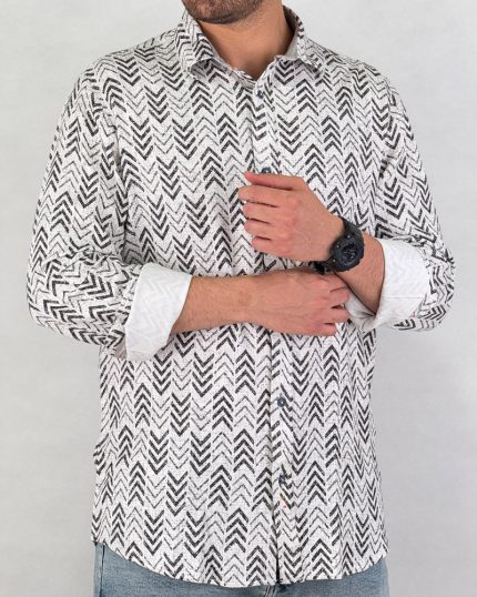 پیراهن مردانه چاپی جناقی رنگ سفید مشکی کد 66104
