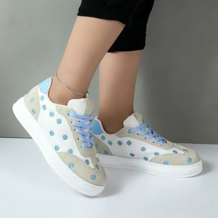 کفش کتونی راحتی زنانه مدل بابونه گلدوزی رنگ سفید آبی کد 32341
