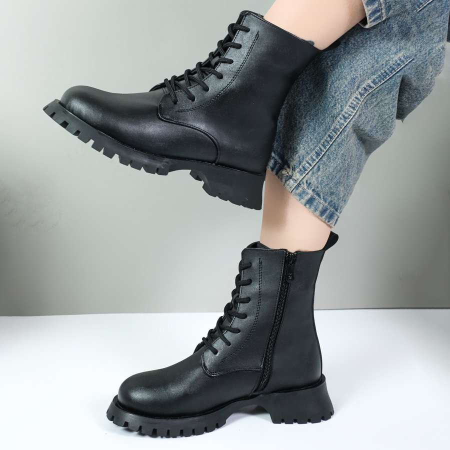 نیم بوت زنانه رنگ مشکی ساقدار بندی سوگو لیا کد 68877 نیم بوت زنانه رنگ مشکی ساقدار بندی سوگو لیا کد 68877