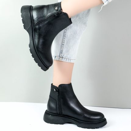 نیم بوت زنانه رنگ مشکی طرح چرم مدل 212 زیپ دار طرح تک دکمه کد 45671