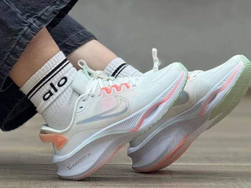 برند کفش کتونی نایک (NIKE)
